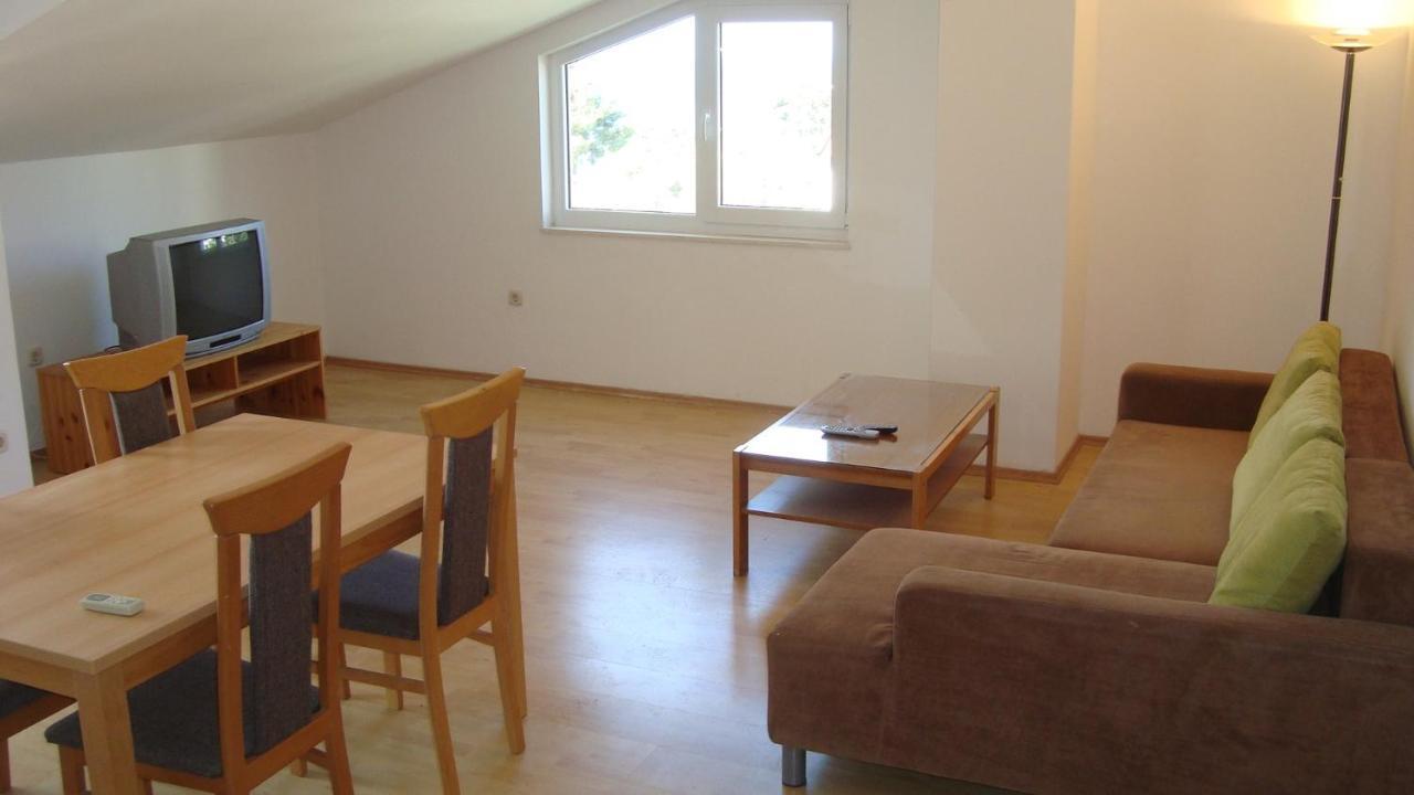 גראדאץ Apartments And Rooms With Parking Space Gradac, Makarska - 6819 מראה חיצוני תמונה